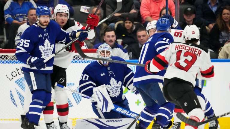 Maple Leafs remontan y vencen a Devils en tiempo extra