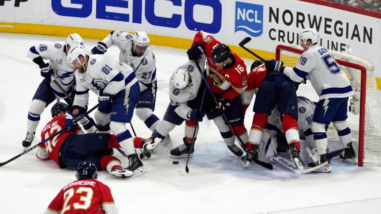 Resumen: Panthers y Lightning se ponen rudos; Johnston de Stars se calienta