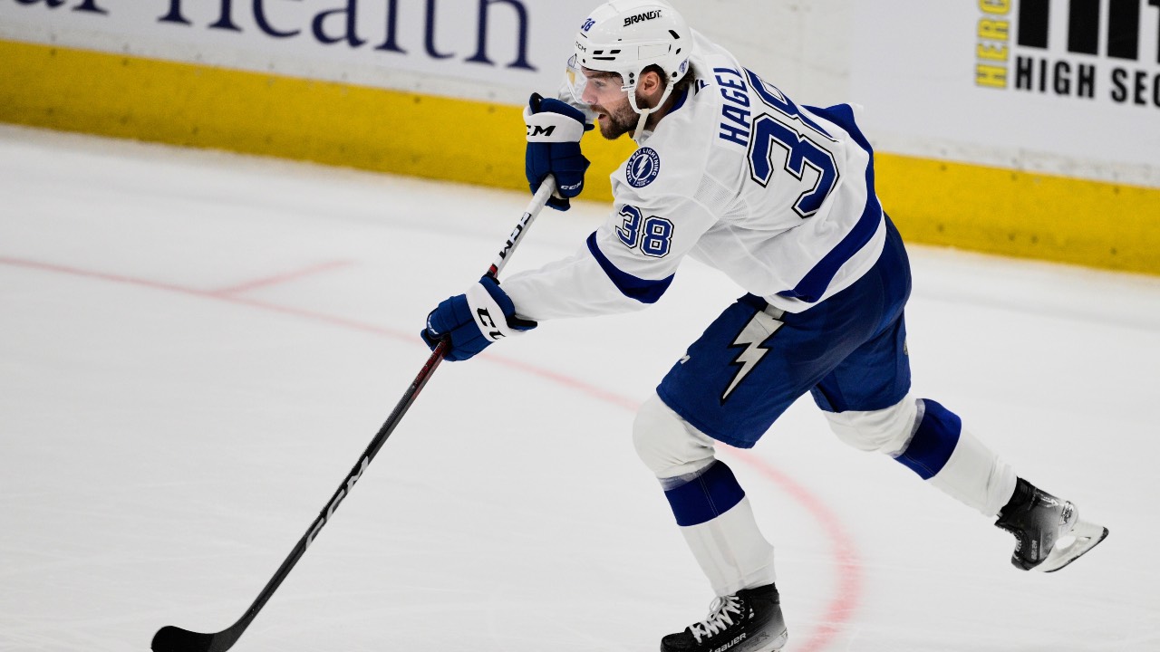 Hagel de Lightning sale tras golpe alto de Ekblad de Panthers