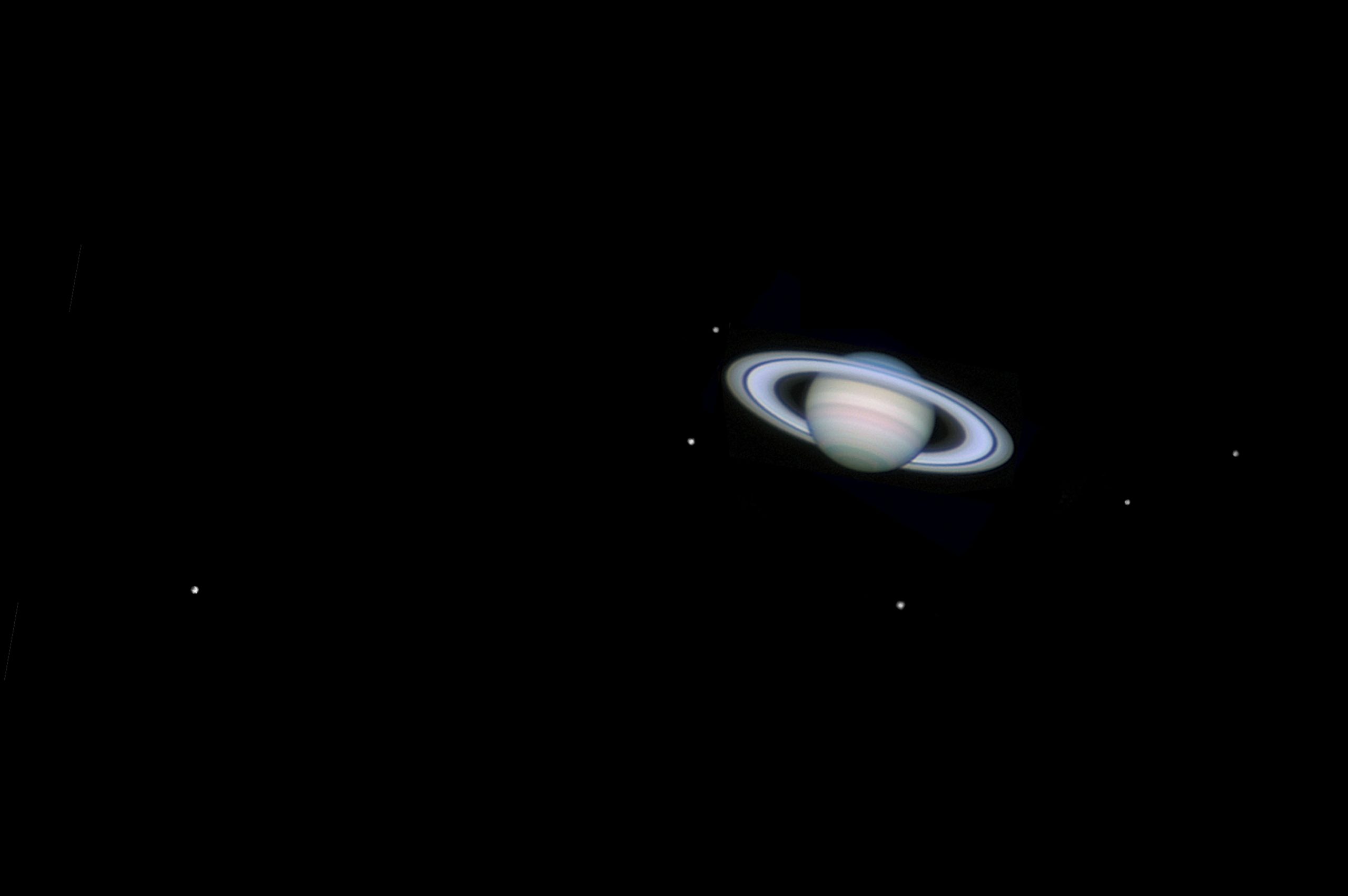 Imploro mirar Saturno a través de un telescopio | Defector