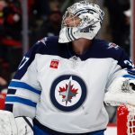 Problemas en playoffs continúan para Connor Hellebuyck de Jets
