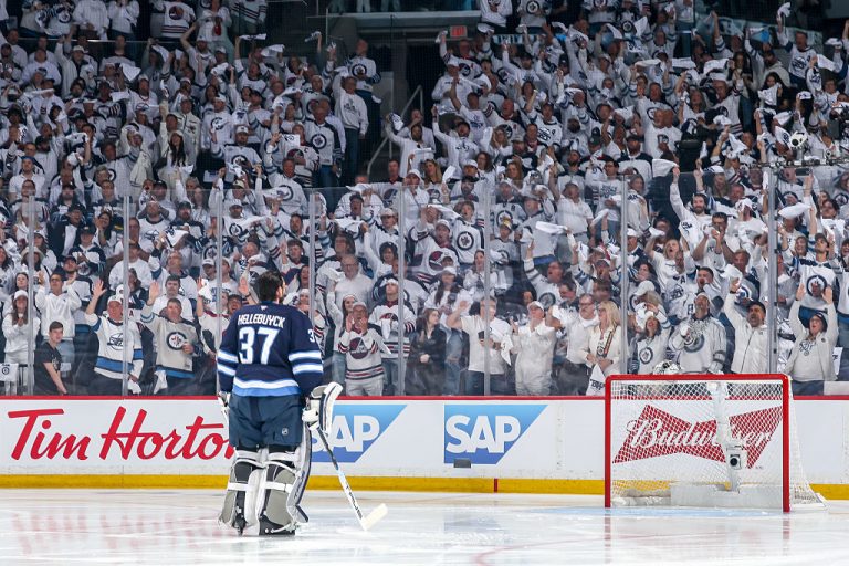 Connor Hellebuyck obtuvo un indulto | Defector