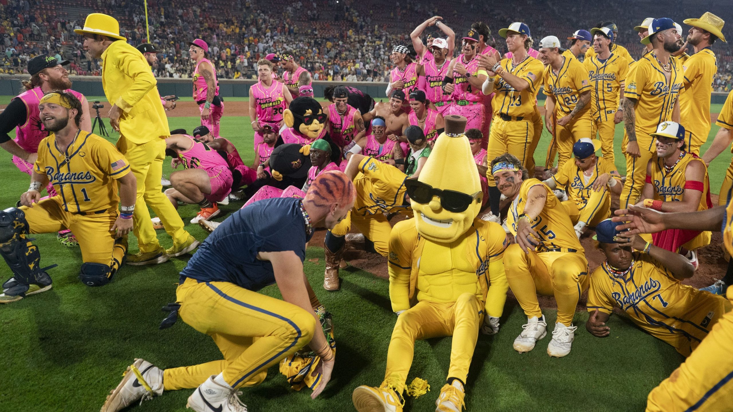 Los Savannah Bananas hacen aburrido el béisbol | Defector