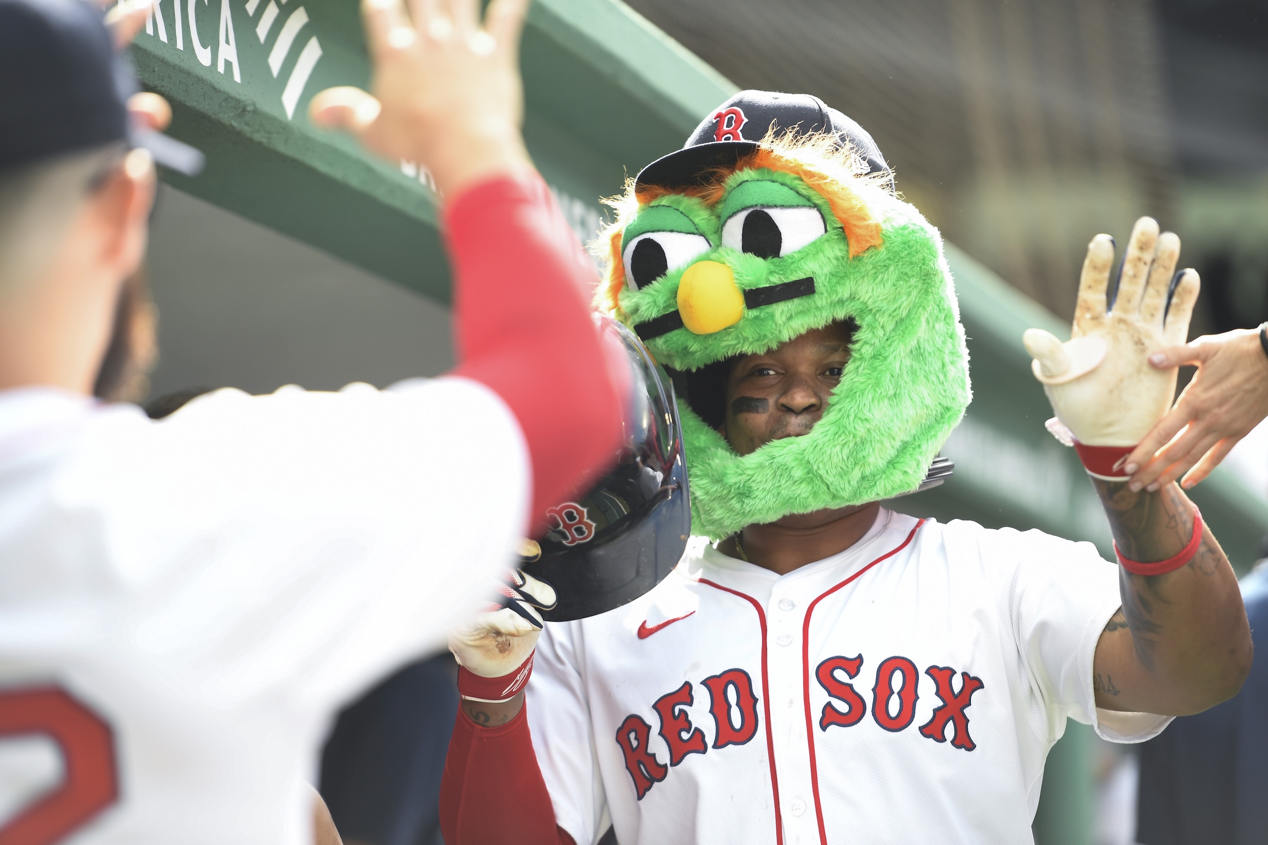 Red Sox persigue a Rafael Devers por el país | Defector