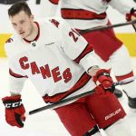 Nikishin, defensa de Hurricanes, debutará en el Juego 5 vs. Capitals