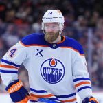 Ekholm de Oilers participa en primer entrenamiento tras lesión
