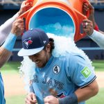 John Schneider dice que Addison Barger muestra más confianza al batear