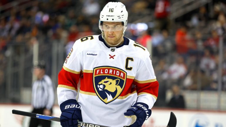 Capitán de Panthers, Barkov, gana Trofeos Selke y Clancy
