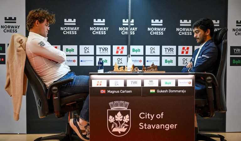 Magnus Carlsen se derrumba tras error inexplicable | Defector