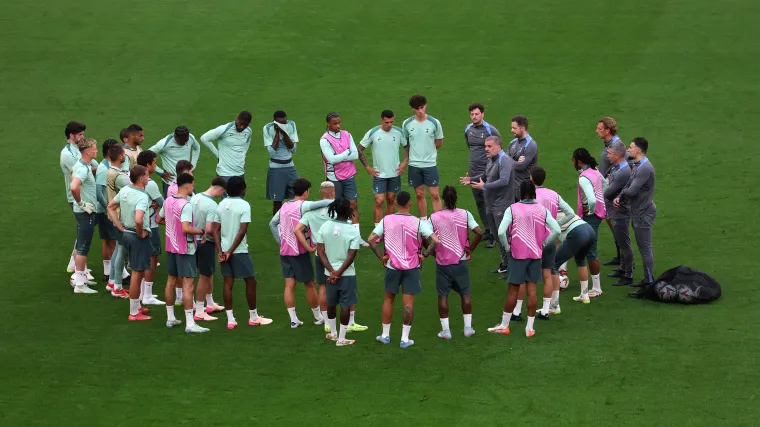 Exjugador del Tottenham podría entrenar equipo Premier League
