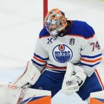 Skinner sustituido por Pickard tras permitir cinco goles